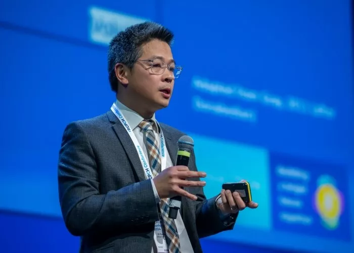 Ronny Cheung speaking 