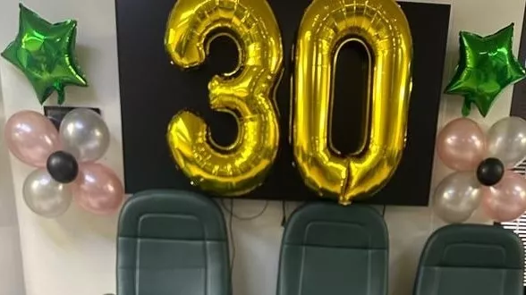 30 in gold balloons