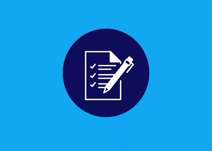 Icon: Checklist with pen, in a dark blue circle on a bright blue background