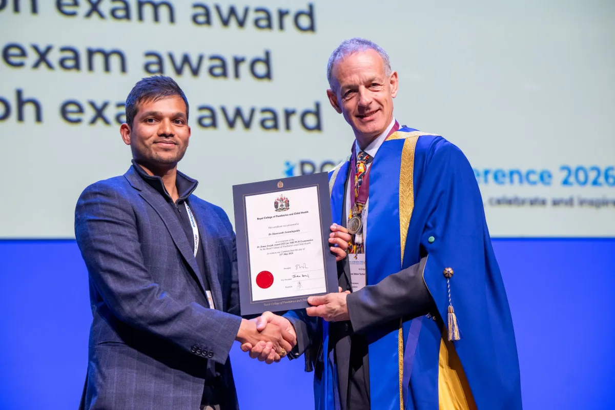 Dr Shanvanth Jonnalagadda accepts Dr Jisma Joseph award certificate