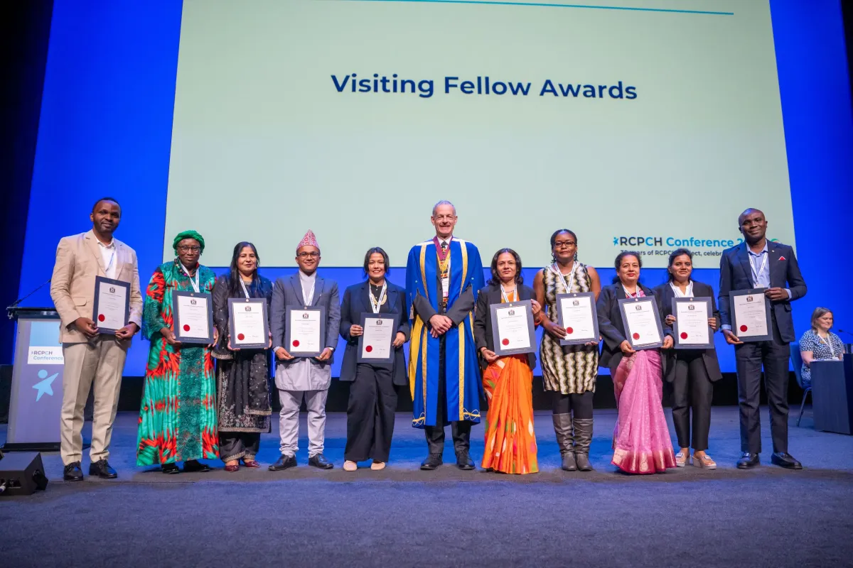 Visiting Fellows receive certificate