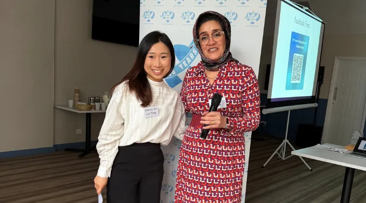 Dr Eunice Tang receives prize for poster
