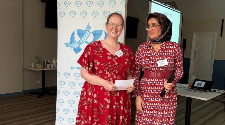 Dr Kirsty Wilson receives scientific prizewinner award