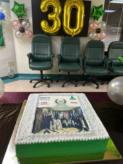 Cake to celebrate 30th MRCPCH Clinical exam in Jeddah, with image = plus balloons in a gold 30, plus balloon flowers